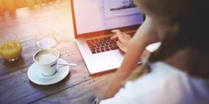 صبح تریدر ها چطور شروع می‌شود؟ 5 راز روتین حرفه‌ای‌ها برای موفقیت در بازار