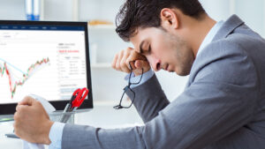 ترید در شرایط روحی نامناسب: چه زمانی باید دکمه «توقف» را فشار دهیم؟